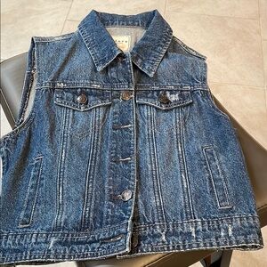 🌼FIORE Like new ladies Blue Vest Classic Style Essential Size:Medium Button Frt